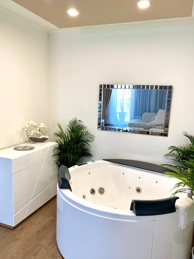Die Oase - Luxurious Apartment Near The City Center With Free Parking Bratislava Exterior photo