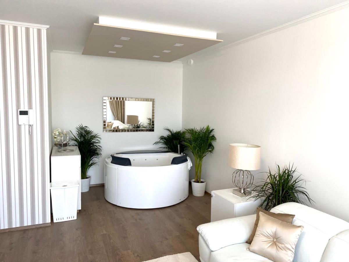 Die Oase - Luxurious Apartment Near The City Center With Free Parking Bratislava Exterior photo